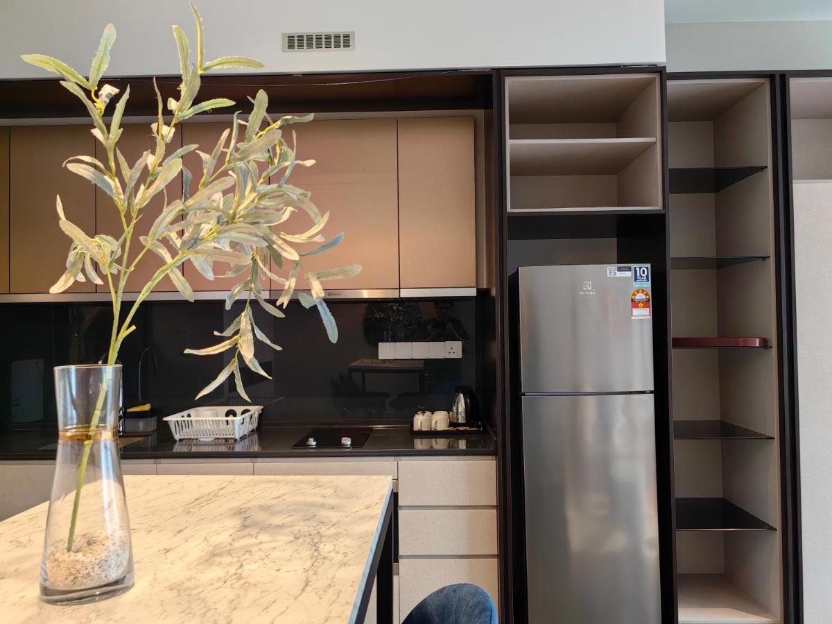كوالالمبور Scarletz Suites Klcc By De Harlequins Guesthouse المظهر الخارجي الصورة