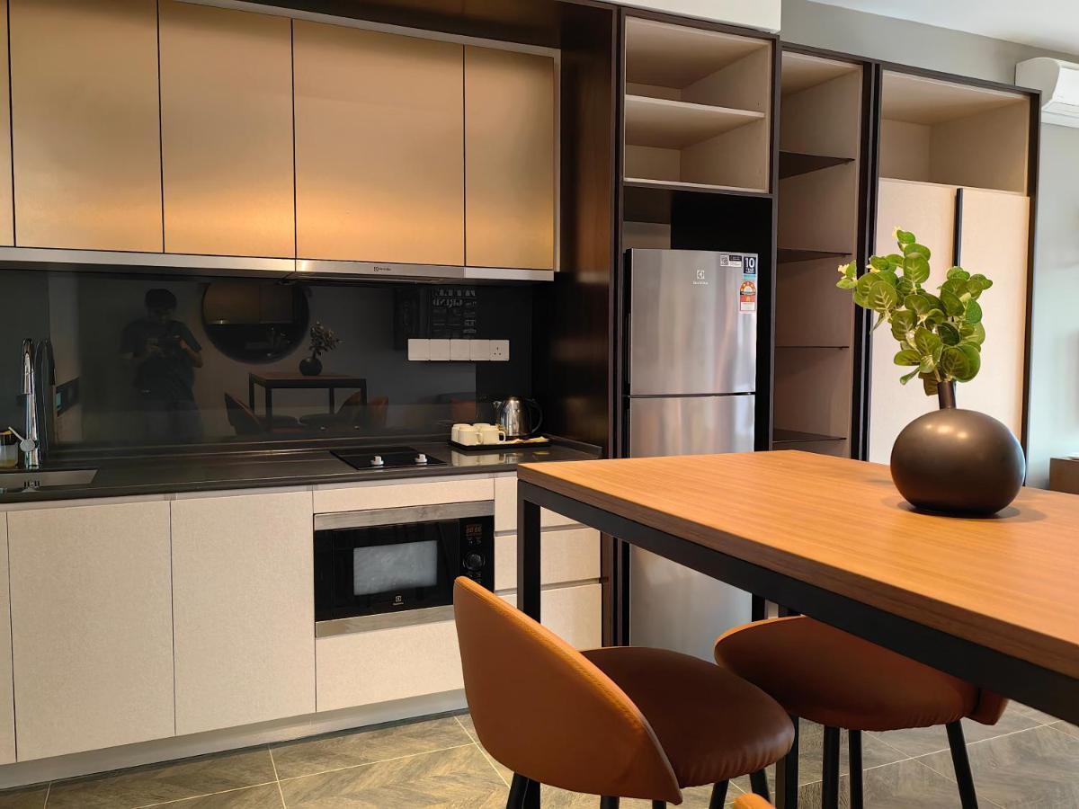 كوالالمبور Scarletz Suites Klcc By De Harlequins Guesthouse المظهر الخارجي الصورة