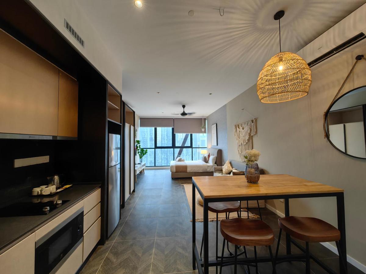 كوالالمبور Scarletz Suites Klcc By De Harlequins Guesthouse المظهر الخارجي الصورة